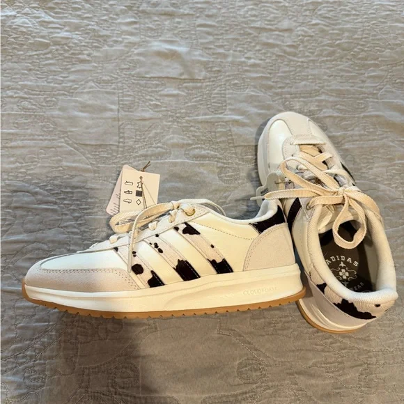 Adidas Cream and Black Patterned Sneakers - Picture 3 of 5